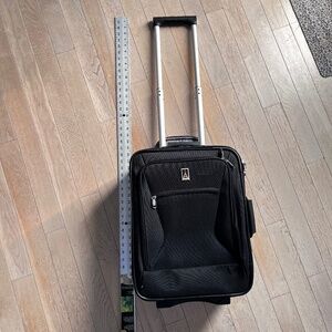 TRAVELPRO Luggage 19” Walk About2 Wheel Rolling Suitcase carryon Black